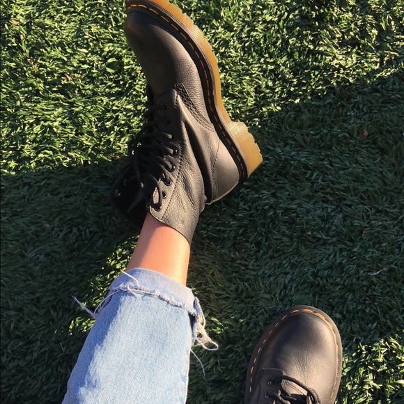 Dr. Martens Shoes - 1460 WOMEN’S PASCAL VIRGINIA LEATHER DR. MARTENS